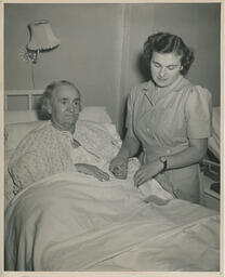 Student nurse with elderly patient